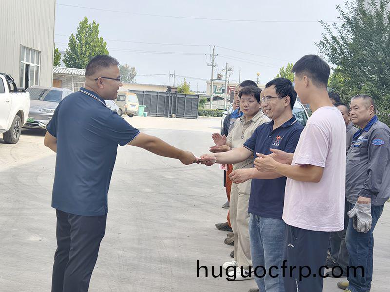 我们比不了河南矿山，但是，我们可以努力学习人家，把凉气送到一线去